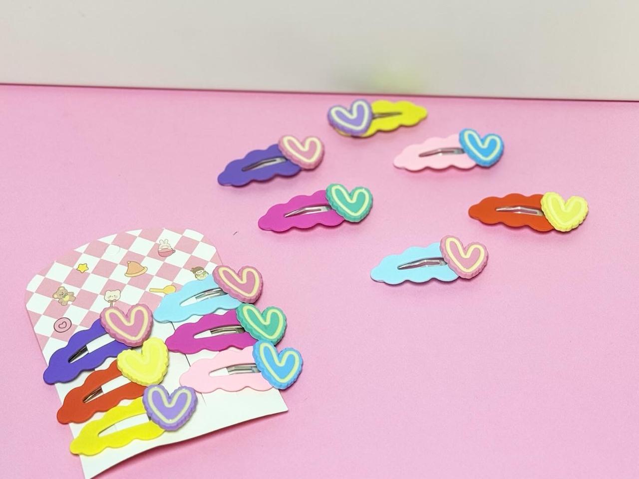 Set of 6 colorful hair clips