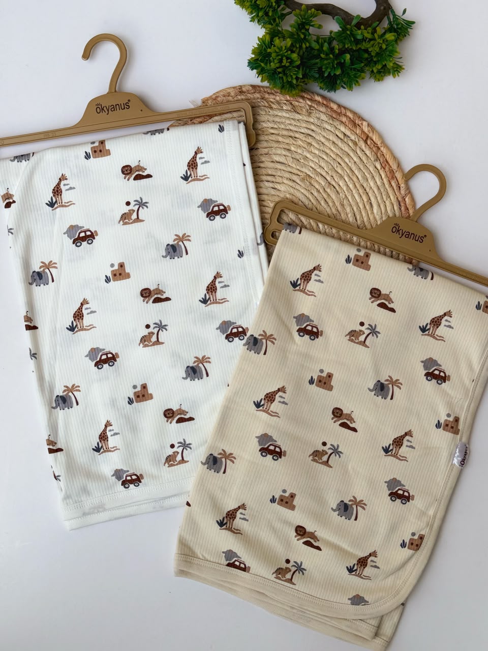 Cotton blankets available in 2 colors