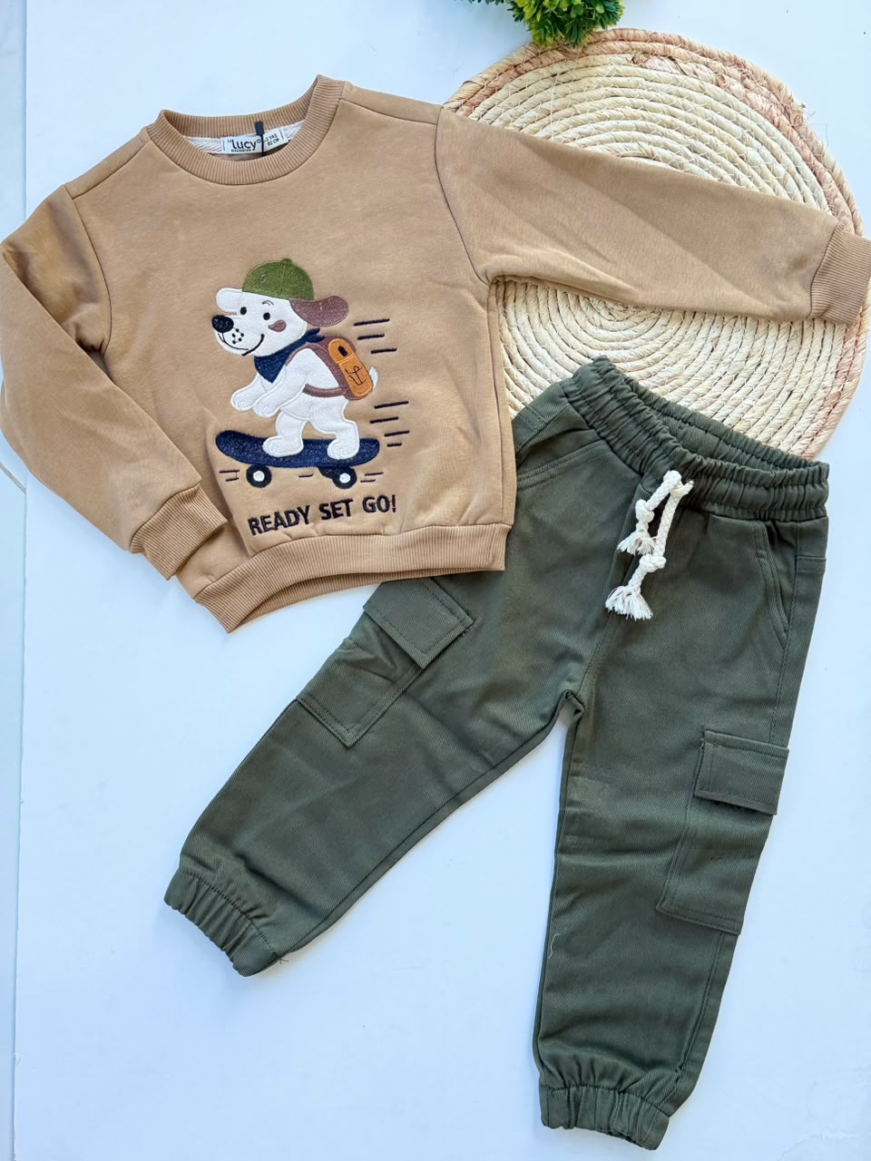 Fleece sweater & cargo pants set